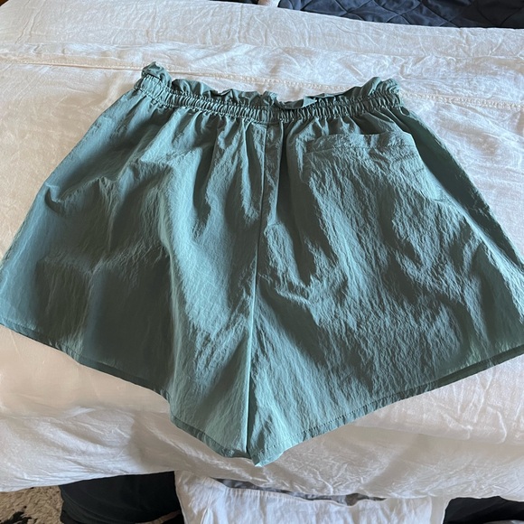 VARLEY Tulair crinkled-shell shorts (L) worn 1x! - Picture 4 of 6